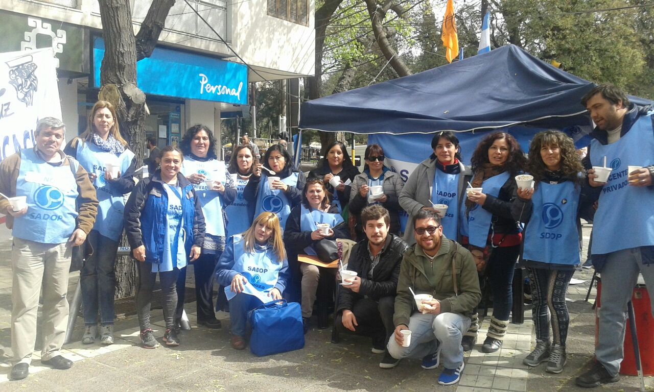 En este momento estás viendo JORNADA DE PARO CON OLLA POPULAR