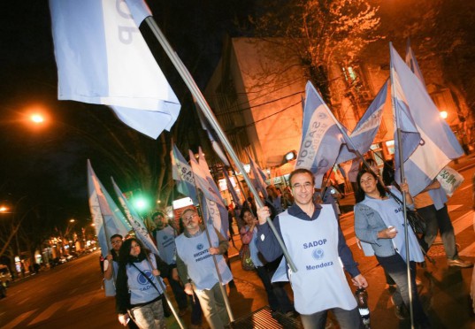 En este momento estás viendo Multitudinaria movilización docente